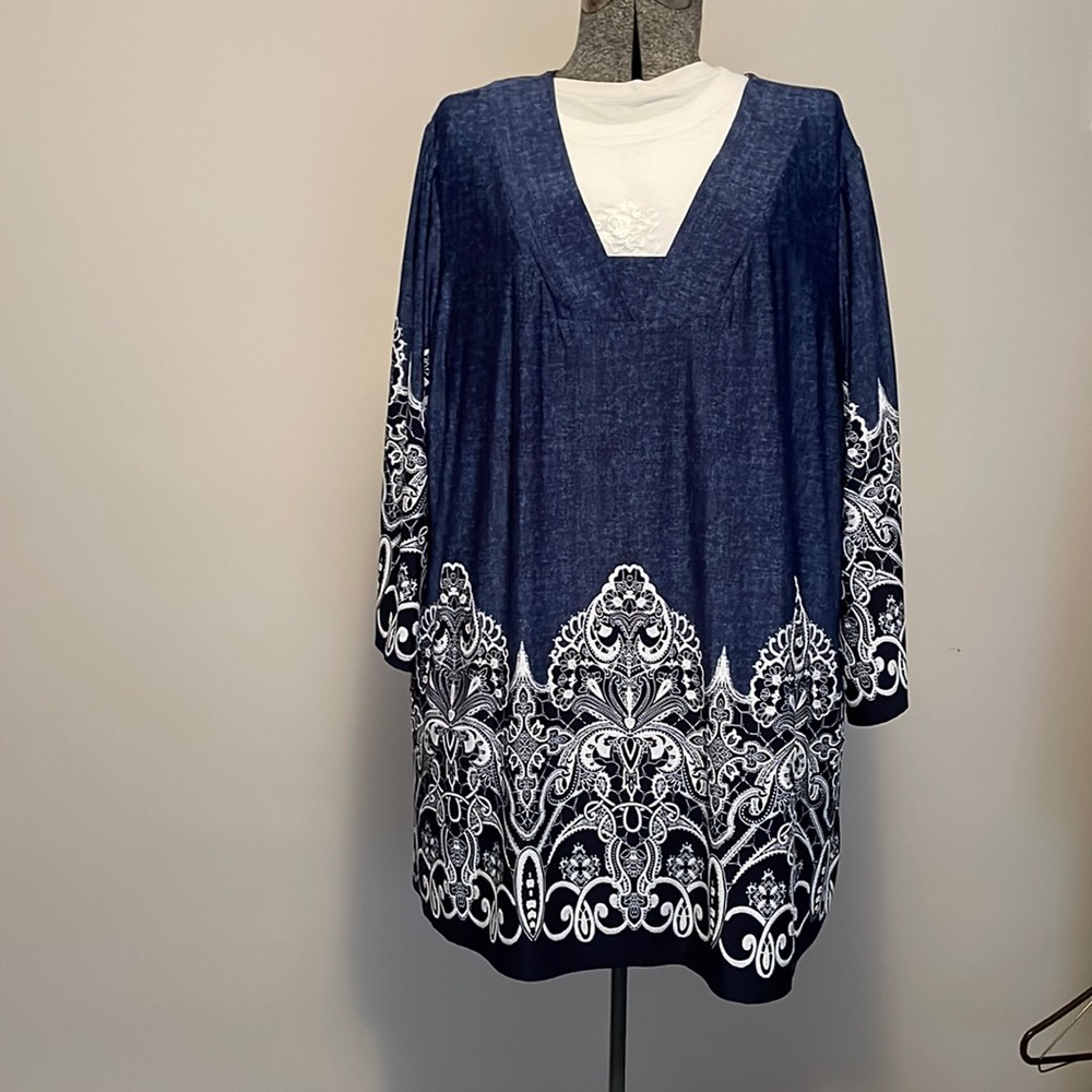 Top. db established 1962. Size 2X. Blue excellent condition.